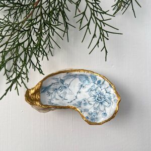 NWT Small Decorative French Toile Blue China Pattern 4” Oyster Shell